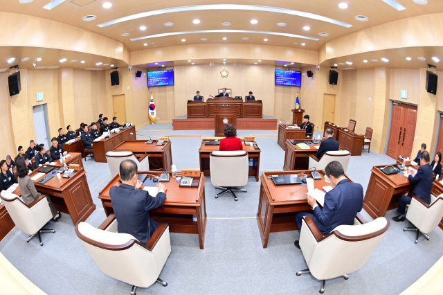 청송군의회가 13일 제285회 정례회 제1차 본회의를 열고 12월 12일까지 30일간의 회기 일정에 돌입했다. 청송군의회 제공