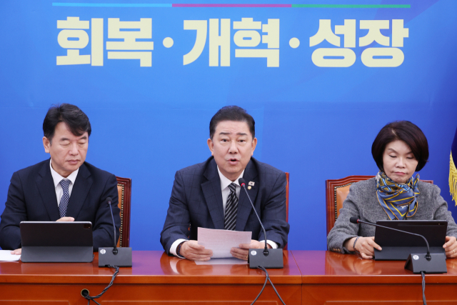 더불어민주당 김병기 원내대표가 13일 서울 여의도 국회에서 열린 정책조정회의에서 발언하고 있다. 연합뉴스