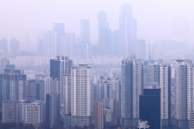 13일 서울 남산에서 바라본 아파트 단지 모습. 연합뉴스