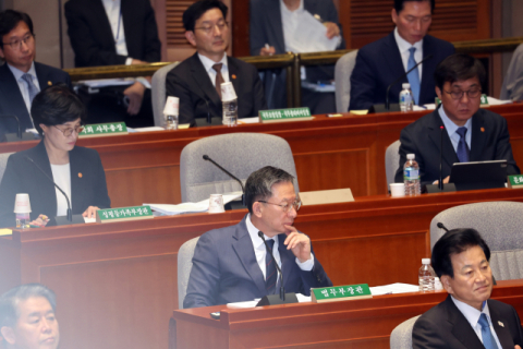 여야, 대장동 공방 이어가…