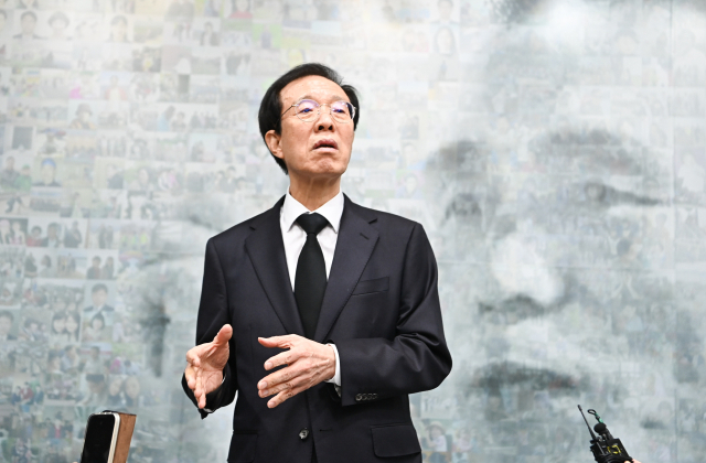 이석연 국민통합위원장이 13일 박정희대통령 추모관 및 생가, 민족중흥관을 방문했다. 구미시 제공