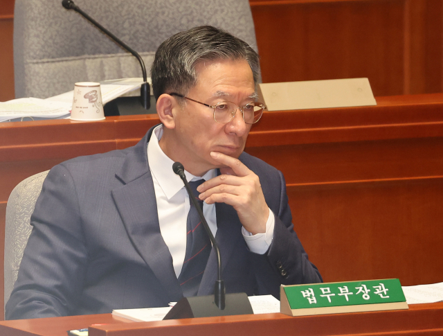 정성호 법무부 장관이 13일 국회에서 열린 예산결산특별위원회 전체회의에 출석해 있다. 연합뉴스