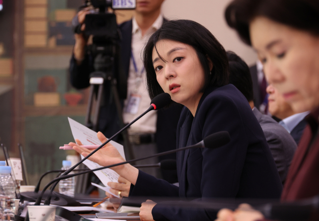 배현진 국민의힘 의원이 서울 여의도 국회에서 열린 2025년도 국가유산청 등에 대한 문화체육관광위원회 국정감사에서 질의를 하고 있다. 연합뉴스