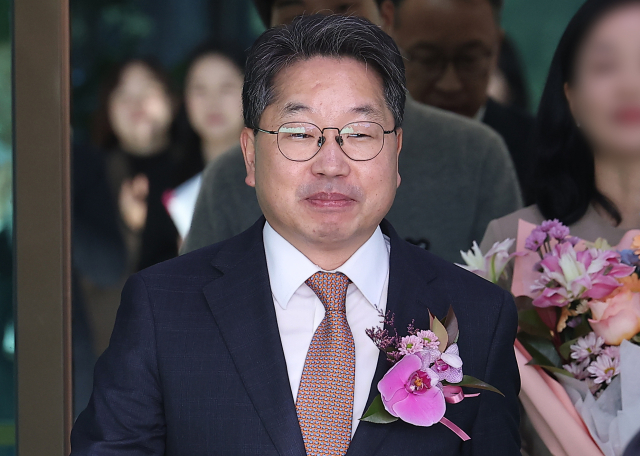 퇴임식을 마친 노만석 검찰총장 직무대행이 14일 서울 서초구 대검찰청을 나서고 있다. 연합뉴스