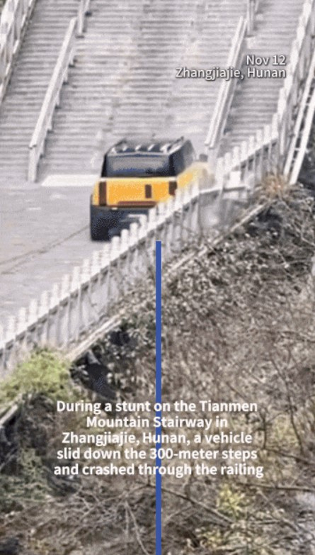 中 장가계 계단 SUV로 오르다 난간 다 부숴…中자동차업체, 비판 속 사과