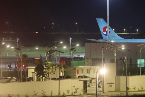 환율 고공비행에 힘 못쓰는 항공주…언제 다시 날아오를까 