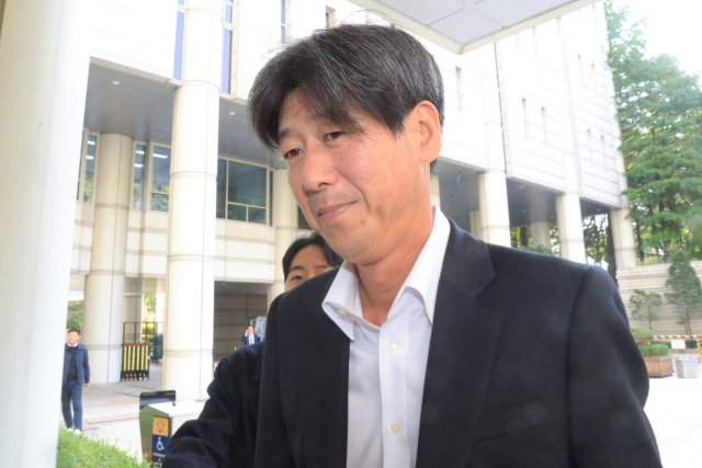 대장동 개발 비리 의혹으로 재판에 넘겨진 남욱 변호사가 지난 10월 31일 서울 서초구 중앙지법에서 열린 1심 선고공판에 출석하고 있다. 연합뉴스