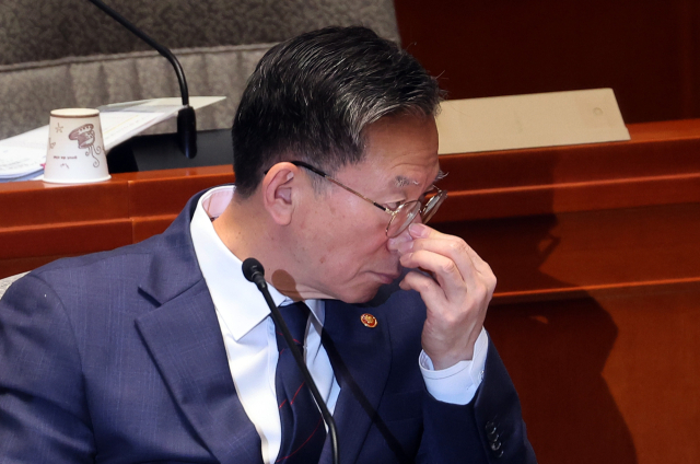 정성호 법무부 장관이 지난 11월 13일 국회에서 열린 예산결산특별위원회 전체회의에 출석해 있다. 연합뉴스