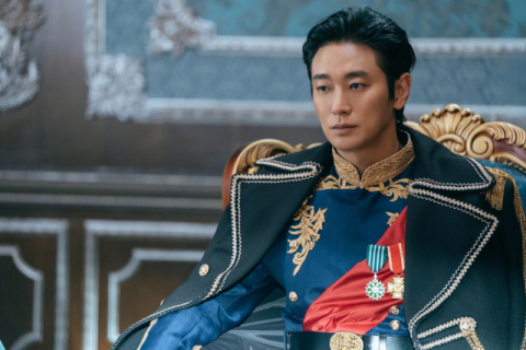 주지훈 가슴팍에 '나치' 훈장이 왜?…재혼황후 스틸컷에 '발칵'