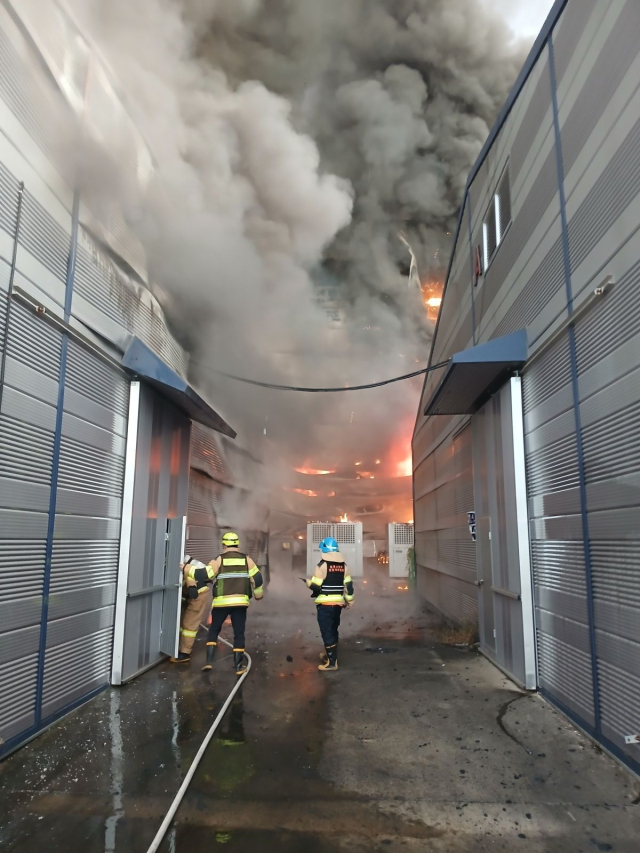 경북 칠곡 저온 물류창고 화재 발생 