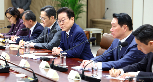 이재명 대통령이 16일 용산 대통령실에서 열린 한미 관세협상 후속 민관 합동회의에서 발언하고 있다. 연합뉴스