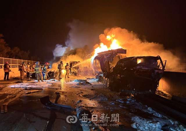 상주영천고속도로 10중 추돌사고…2명 사망·4명 부상