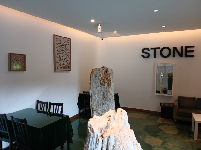 박윤기 개인전이 열리고 있는 고령 스톤 카페 전경. 작가 제공