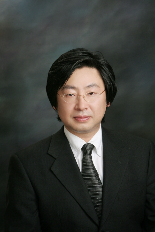 지휘 이동신. 대구문화예술진흥원