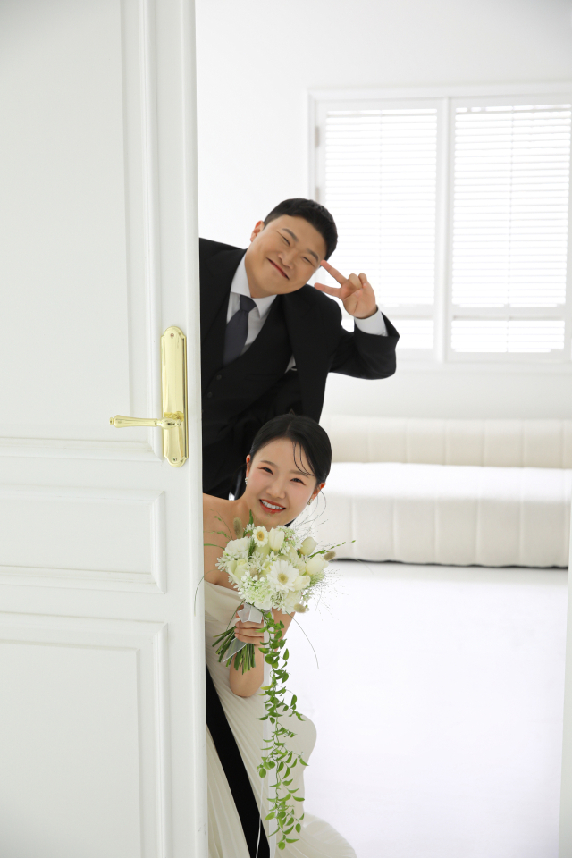 민경석 군과 전예진 양의 웨딩스냅사진 모습.