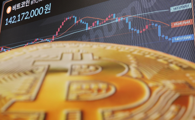 하락 거듭한 비트코인, 7개월 만에 9만 달러 선도 붕괴