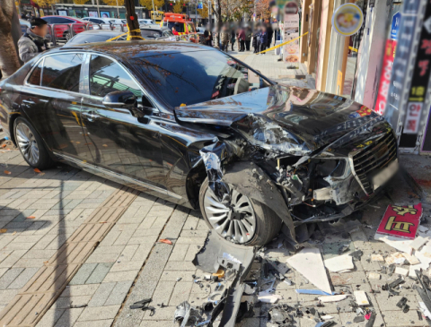 인천서 70대 운전 차량 인도로 돌진…30대 엄마·2살 딸 중상