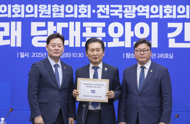 地選 앞두고 '강성 지지층'만 챙기는 여야…정책 경쟁 실종