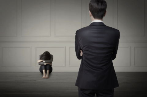 '지적장애인 성폭행' 장애인야학 교장…언니도 강제추행 의혹