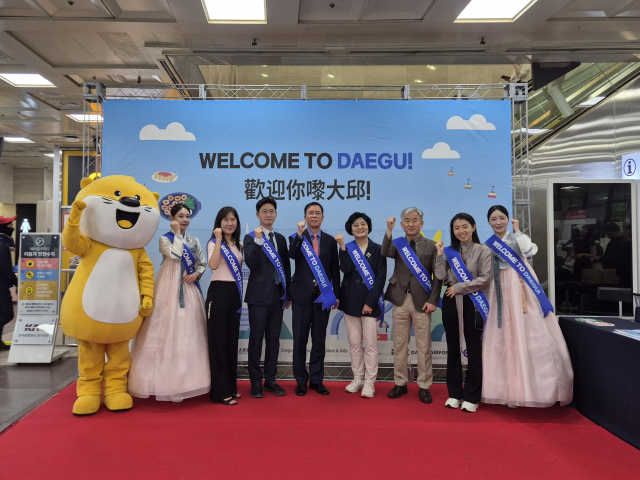 지난 6월 6일 첫 취항일, 대구국제공항 외국인 환대행사에서 항공사 및 관계기관 관계자들간의 기념촬영. 대구문화예술진흥원