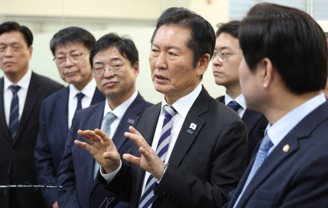 민주 '당원 권한강화' 투표…정청래 연임 노림수 논란도