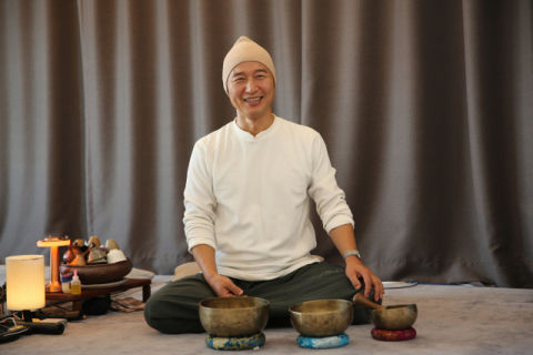 [김도훈 기자의 한 페이지] 가수, NGO 활동가, 60만 명상 멘토…세 가지 삶 사는 채환 씨