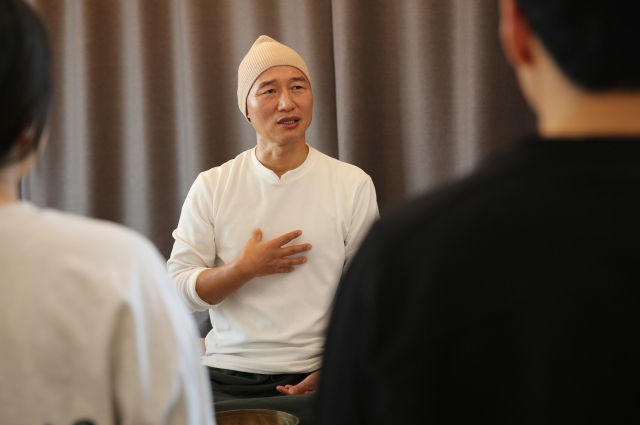 채환 씨가 제주 귓전명상센터에서 