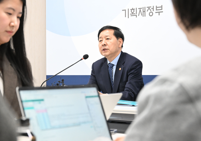 구윤철 부총리 겸 기획재정부 장관은 19일 정부세종청사 중앙동 기재부 기자실에서 열린 출입기자간담회에서 기자 질문에 답변하고 있다. 2025.11.19. 기재부 제공
