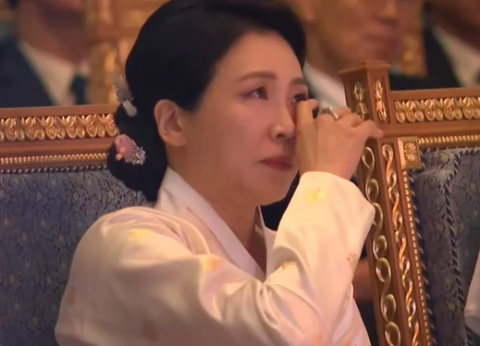 UAE 관계자가 휴지 건넸다…김혜경 여사 눈물짓게 한 '이 곡'