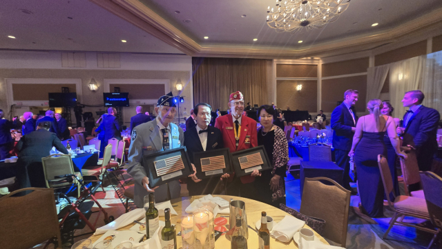 왼쪽에서 두번째가 