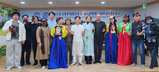 한국국학진흥원은 안동과 영양지역에서 우리나라 전통문화의 매력을 알리는 