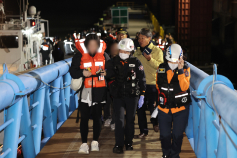 [속보] 해경, 여객선 좌초 책임 항해사·조타수 긴급체포