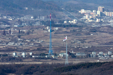 서부전선 DMZ에서 지뢰 추정 폭발…부사관 1명 부상