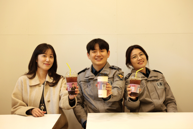 대구동부경찰서(서장 장호식)는 대구 대표 프랜차이즈 카페봄봄(대표 이승은)과 20일부터 보이스피싱 예방 홍보활동을 2개월간 펼친다고 밝혔다. 동부경찰서 제공