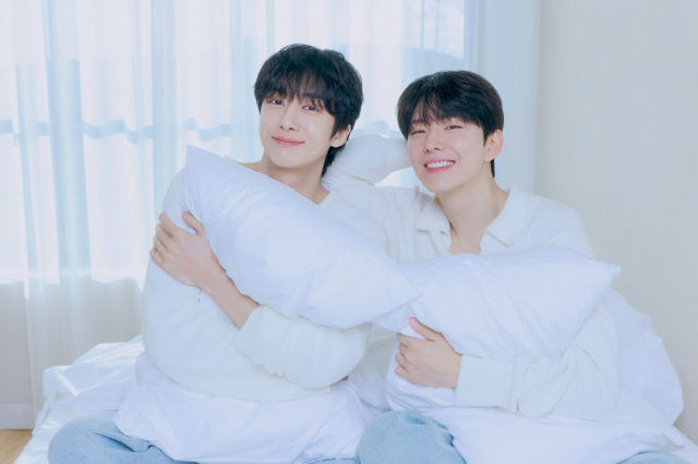 더마 코스메틱 브랜드 셀리맥스(celimax)는 국내 첫 브랜드 모델로 몬스타엑스의 기현과 형원을 선정했다고 19일 밝혔다. 셀리맥스 제공