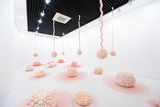 김은정, Aul(아울), 2024, 라이크라, 폴리 필, 자이언트 얀, 실크, 튤, 가변크기