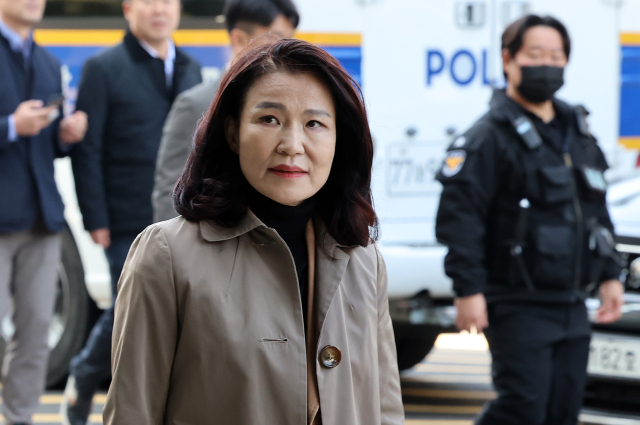 이진숙 전 방송통신위원장이 5일 오후 서울 양천구 서울남부지방검찰청에 영등포경찰서장과 전직 수사과장 등을 직권남용 혐의로 고발장을 제출하기 위해 이동하고 있다. 연합뉴스