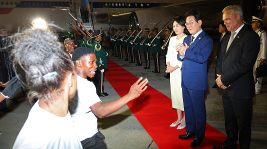 김혜경 여사도 '깜놀'…몸 던진 남아공의 '격한 댄스'