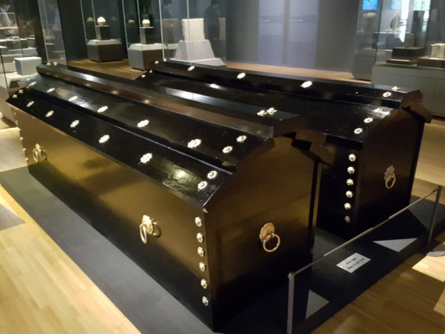 무열왕를 출토 관(금송으로 제작).