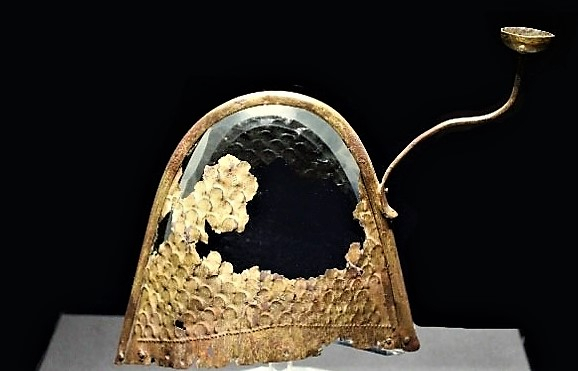 익산 입점리 고분 출토 금동관.