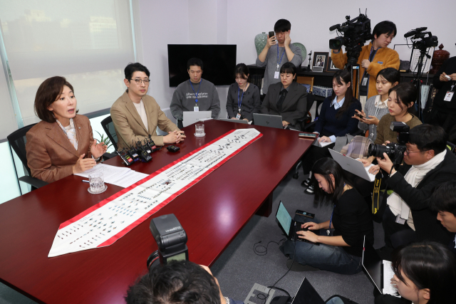 국민의힘 나경원 의원이 20일 서울 여의도 국회 의원회관 자신의 의원실에서 