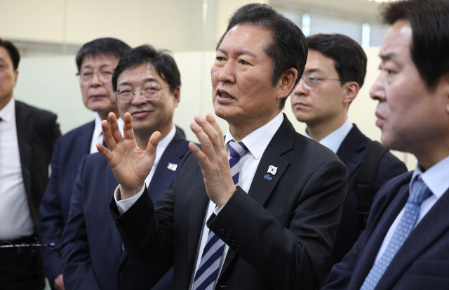 더불어민주당 정청래 대표가 19일 AX(AI 대전환) 허브 조성이 예정된 대구 수성알파시티의 내 기업인 스피어 AX를 방문하고 있다. 연합뉴스