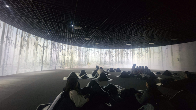 특별전시장과 실감 스크린 영상전시실