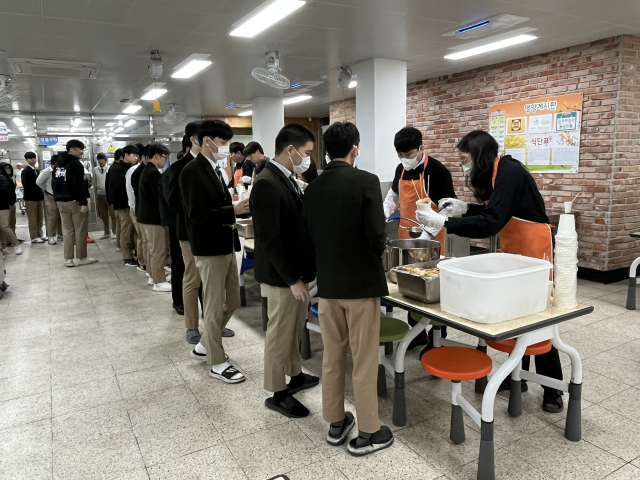 지난 21일 오전 무학고에서 개교 50주년 맞이 