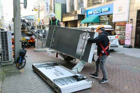 대구 중구, 폐업 업소 간판 철거로 안전사고 조기에 차단