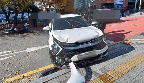 주택가서 펜스 뚫고 돌진한 유턴 차량에 참변…7세딸 숨지고 엄마 중상