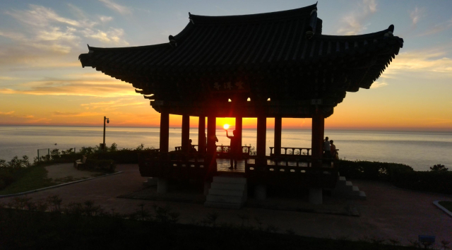 망양정의 일출. 울진군 제공