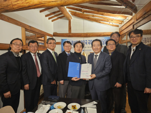 대구시의사회, 정세균 전 총리에 공로장…코로나19 지역의료 붕괴 막았다