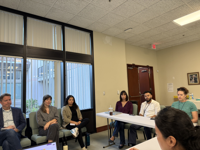 22일 오후 세인트피터스버그의 포인터 재단에서 만난 탬파베이 타임즈 기자들. 신문 발행을 줄이고 신문사끼리 협력을 강화한 탬파베이 타임즈 사례는 한국의 종합 일간지들에게 큰 시사점을 준다. 구민수 기자