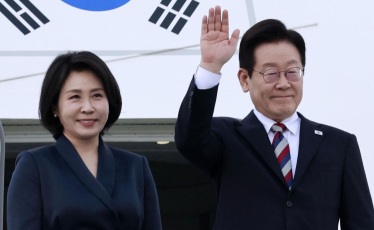 순방 마치고 돌아온 李 대통령, 물가안정·사법 개혁 집중